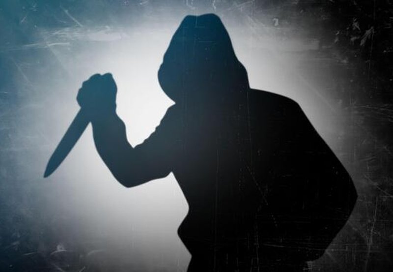Lover injures fianc&eacute;e and mother