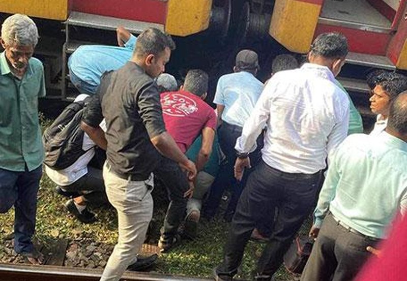 Women trapped between train compartments in Fort Station