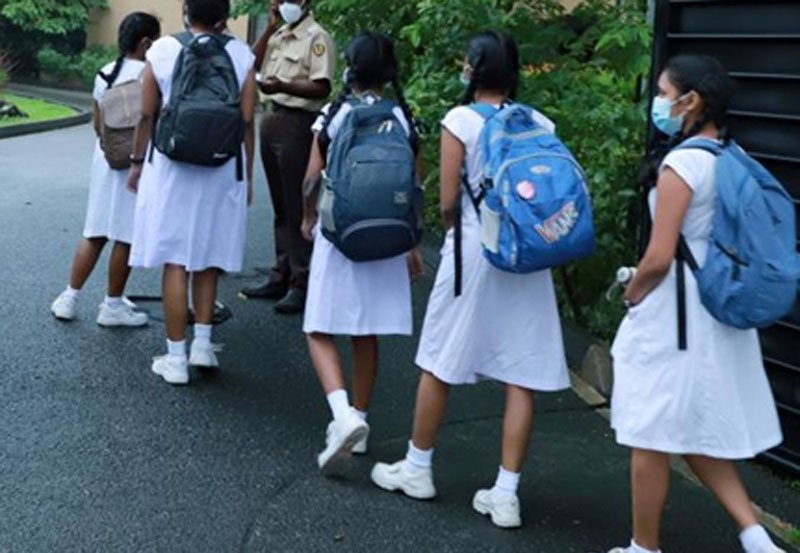 Two schoolgirls vanish after O/L exams in Nawalapitiya 