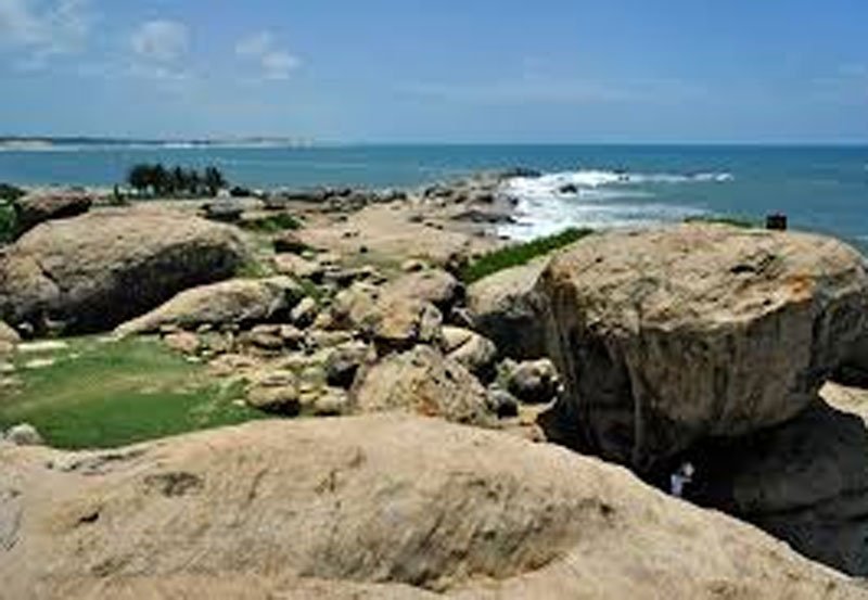 Indian couple drowns while bathing at Kirinda Beach