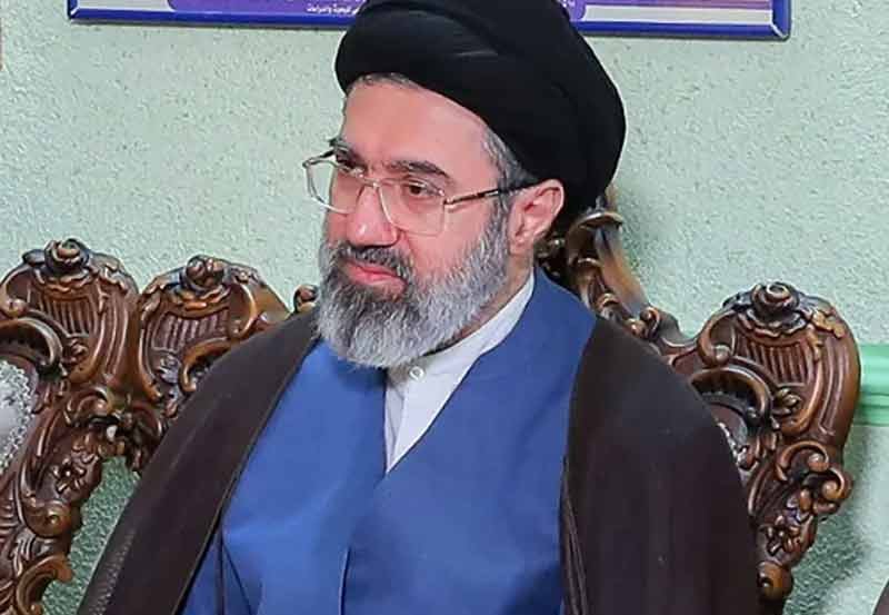 Iran&rsquo;s supreme leader briefs military chief 