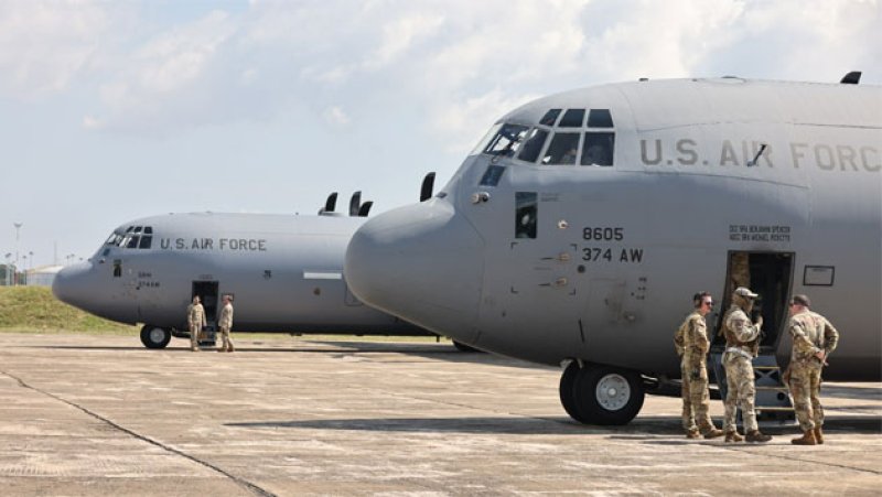 Sri Lanka receives U.S. military aid for cyclone response