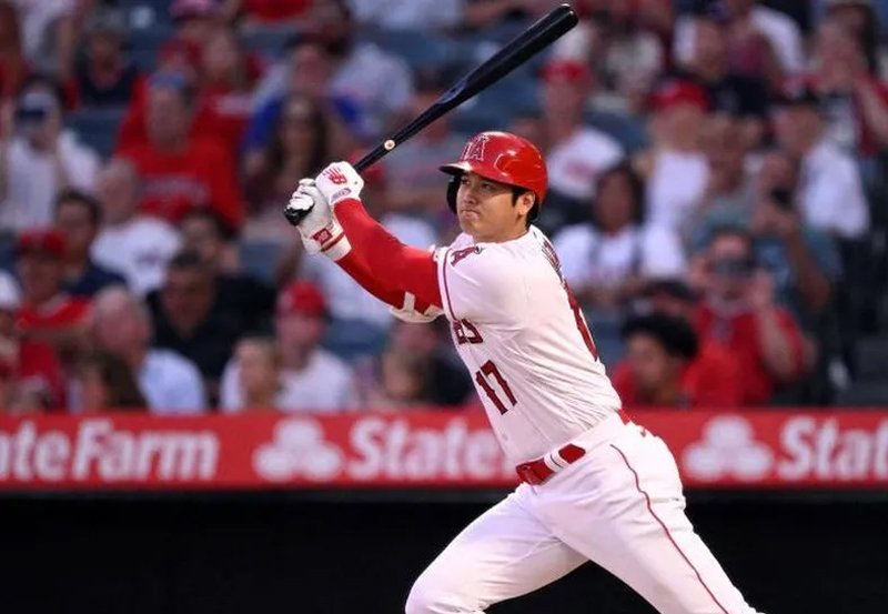 Baseball star joins LA Dodgers in record $700m deal 