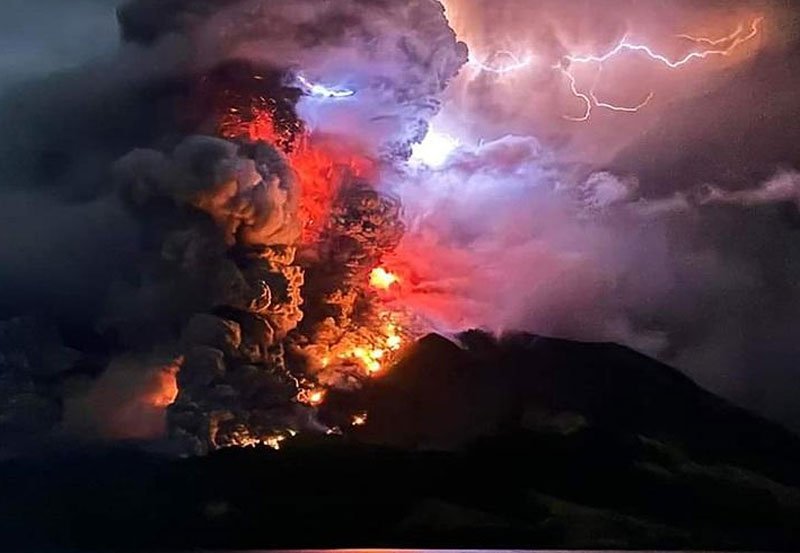 Indonesia volcano eruptions force thousands to evacuate