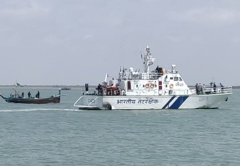 Indian Coast Guard arrests eight SL fishermen