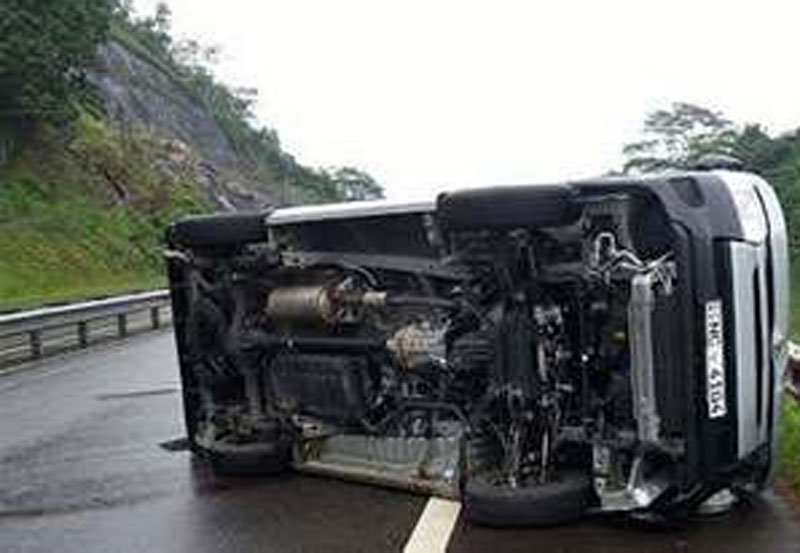 Russian tourists injured in highway accident