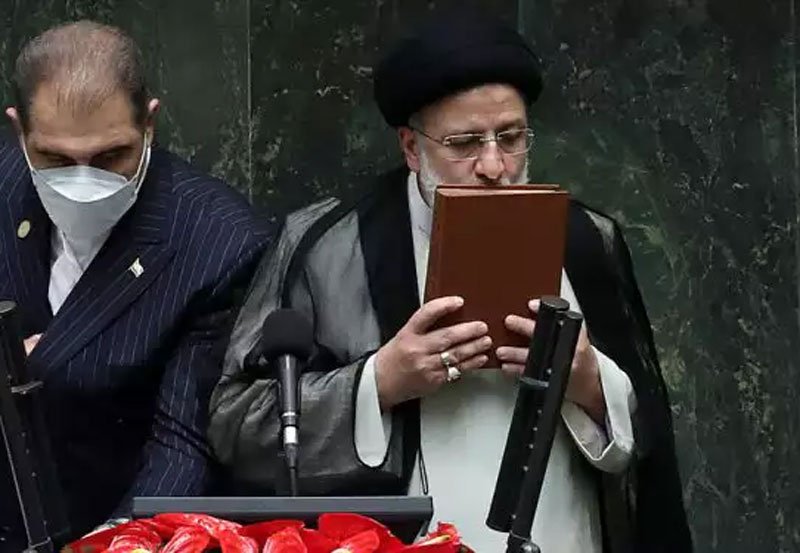 Helicopter in Iranian president&rsquo;s convoy in accident