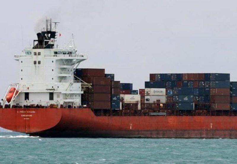 X-Press Feeders vessel on way to SL loses power after fire