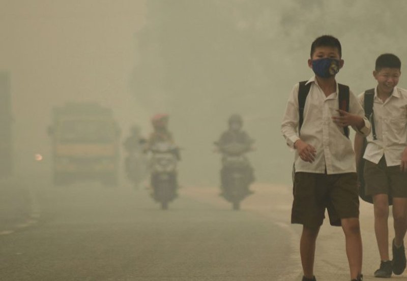 Chemical factory in Homagama releases smoke 