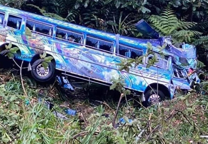 35 dead after separate bus crashes in Pakistan 