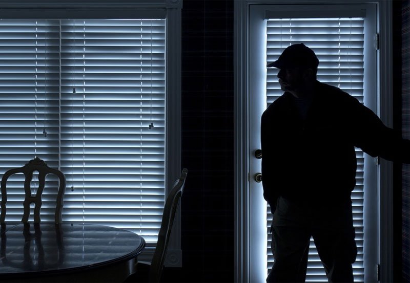 Robber killed in Minuwangoda house break-in