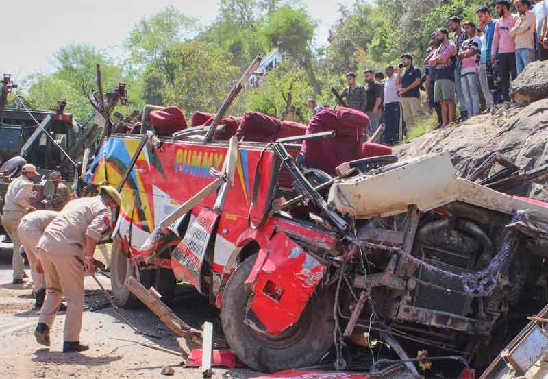 Bus accident in Indian-controlled Kashmir kills 21 people