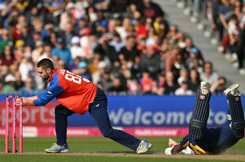 England back at no. 1 &mdash; But can Sri Lanka stop the slide?