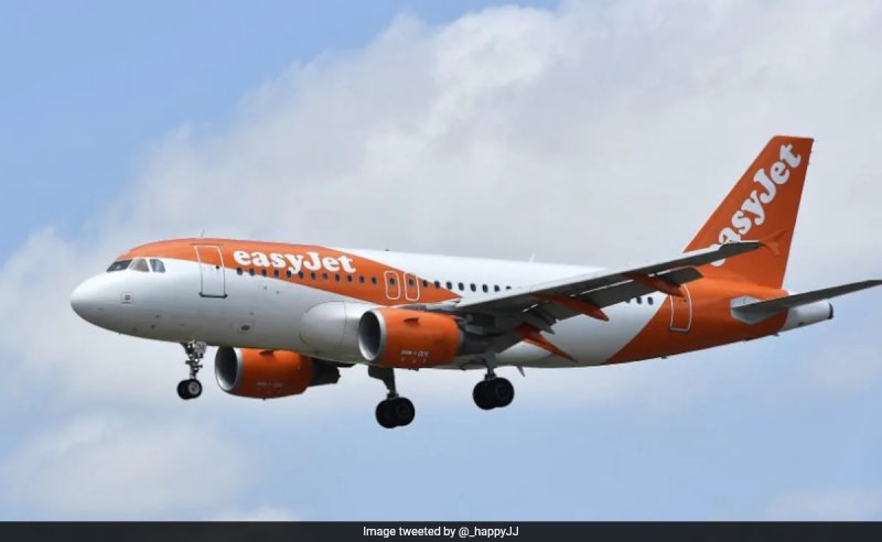 Passenger Breaks Into Cockpit, Forces Plane To Make U  Turn 