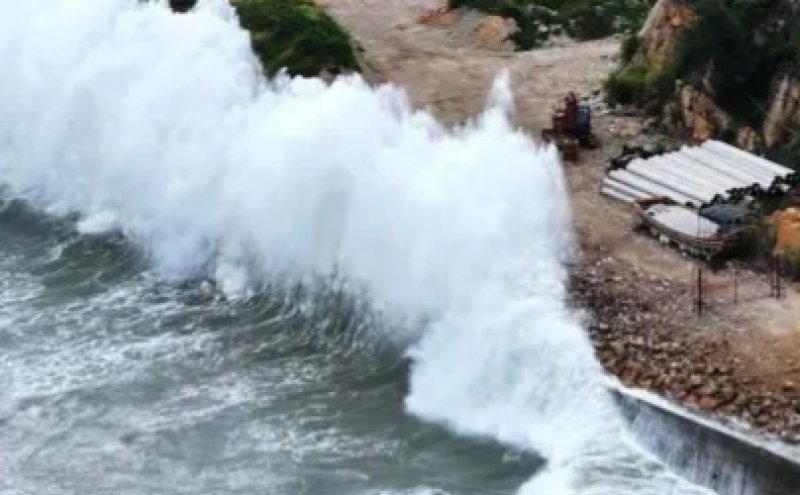 China evacuates one M from homes as massive storm arrives 