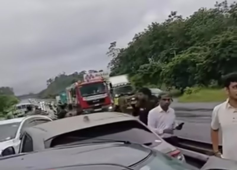 More than 10 injured in multi-vehicle crash on Southern Expressway