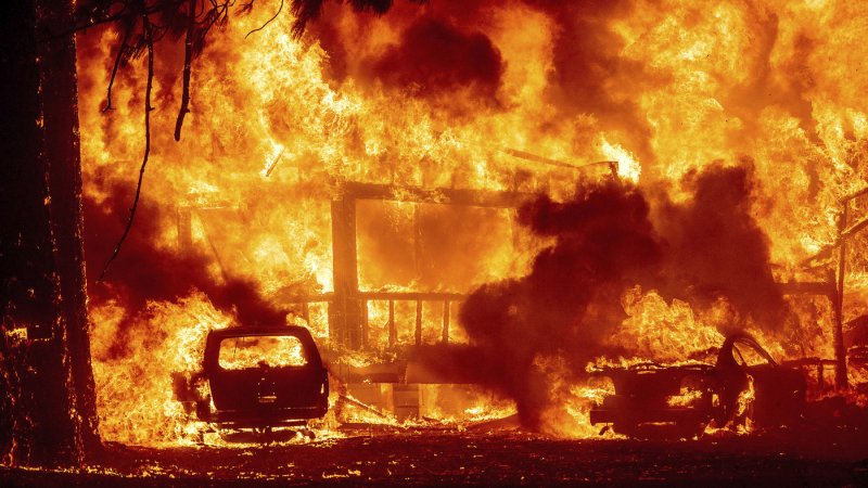 Massive Fire Breaks Out at Garage in Rajagiriya