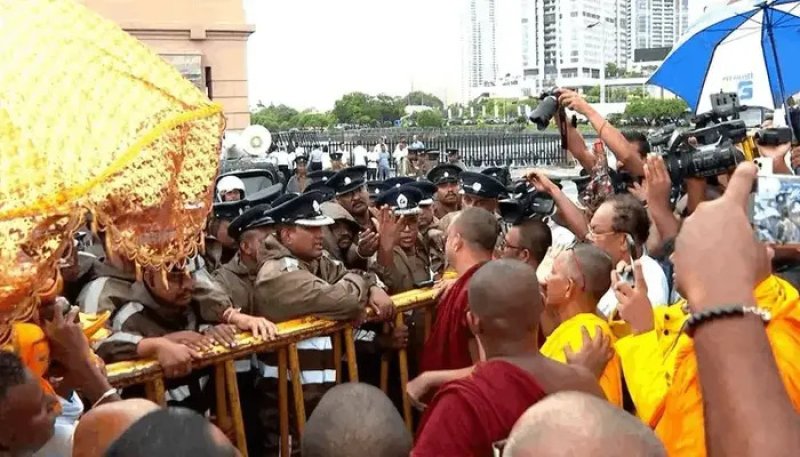 Monks Demand Deadline for Gnanasara Thera&rsquo;s Release