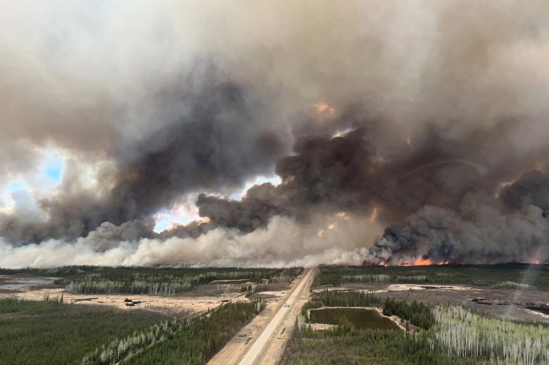Smoke from Canadian wildfires reaches US