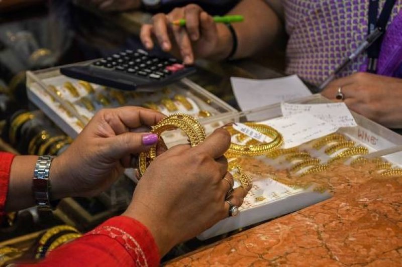 Gold pawning soars to Rs.150 Bn in five months