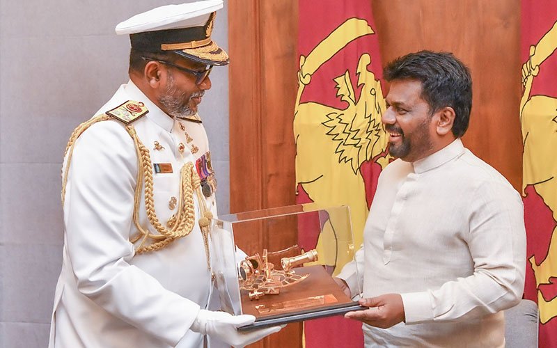 Chiefs of Defence Forces Pay Courtesy Call on President 