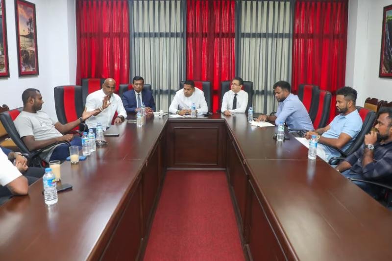 Cricketers meet Sports Minister to address challenges