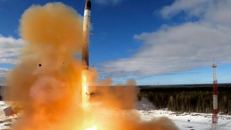 Putin puts doomsday nuke &lsquo;that can sink UK in one strike&rsquo; 