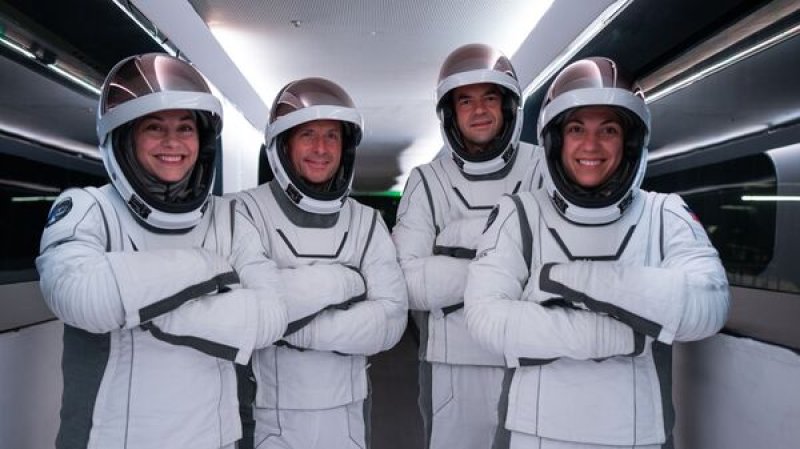 SpaceX crew returns to Earth after historic mission
