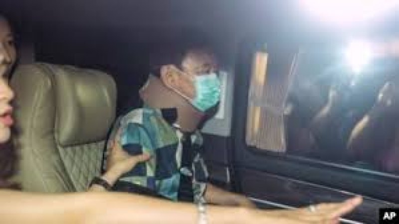 Thailand&rsquo;s ex-PM leaves hospital after 6 months in detention