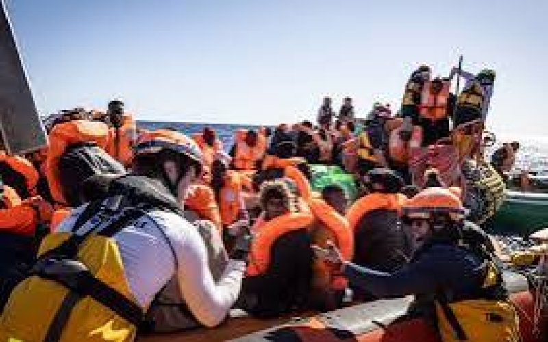 60 migrants die in dinghy in Mediterranean,