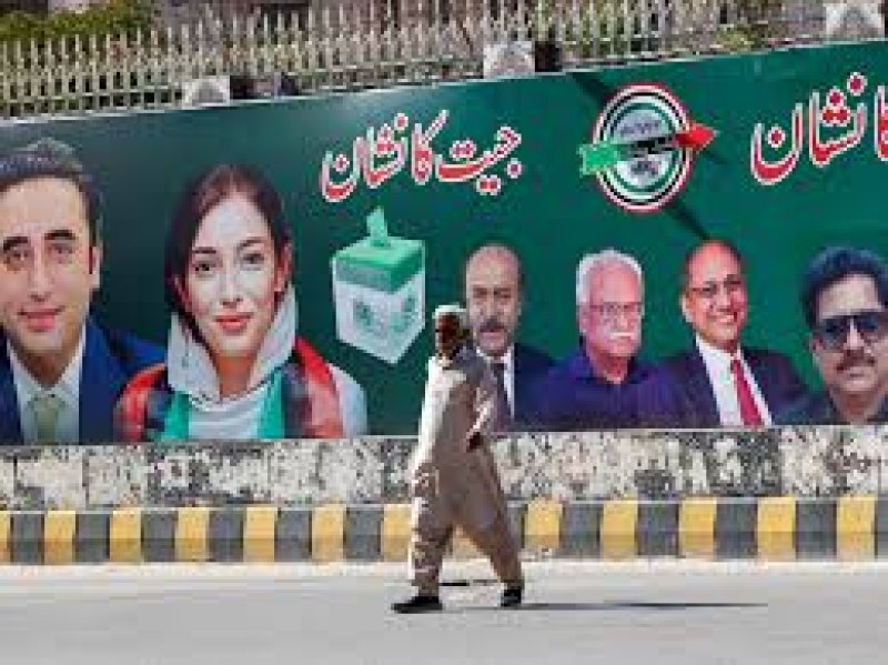 Pakistan&rsquo;s political parties formally announce coalition