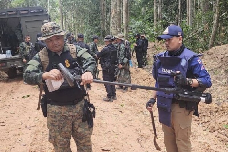 Over 100,000 displaced as Thailand-Cambodia border clashes