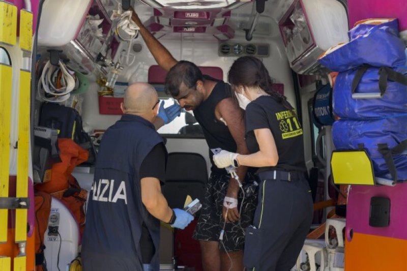 11 migrants dead, 64 missing after Mediterranean shipwrecks