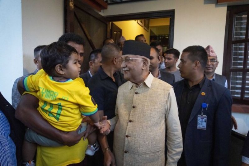 Nepal&rsquo;s new prime minister has taken the oath of office