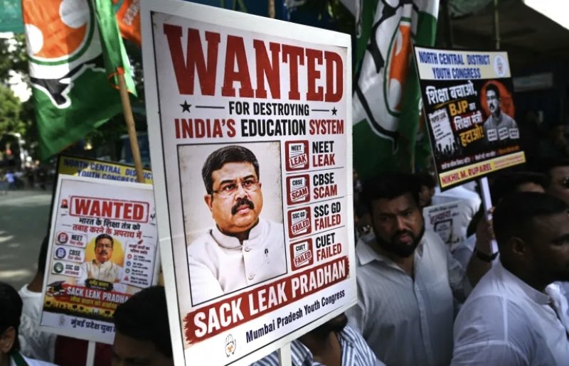India&rsquo;s education minister resigns after weeks of protests