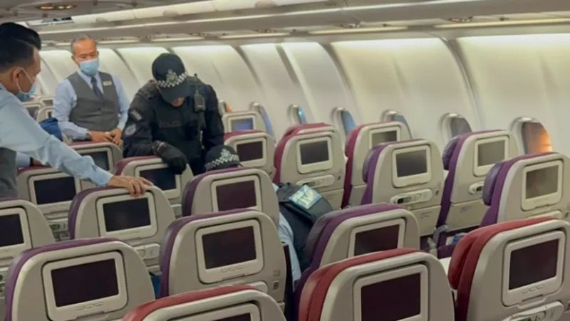 Man charged with making fake bomb threat on a flight