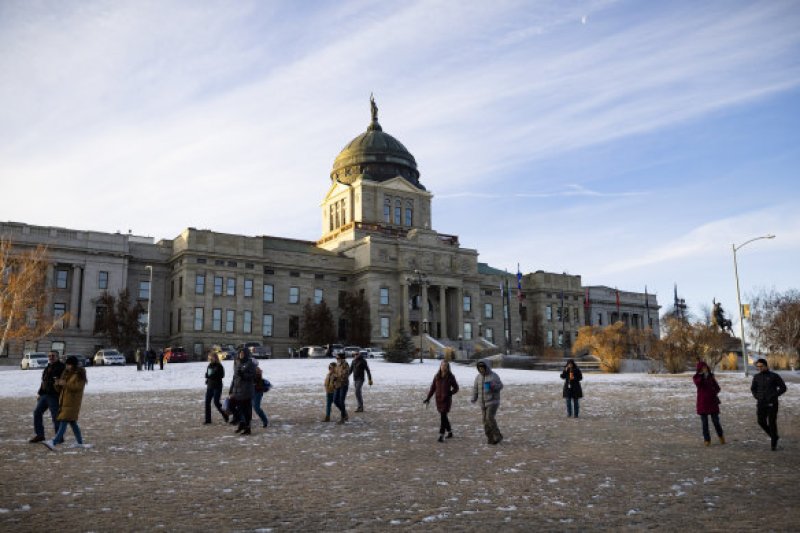 Bomb threats force evacuations in 6 state capitols in US