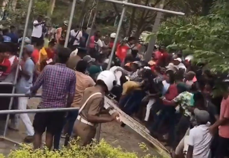Chaos erupts near Dambulla Cricket Stadium 