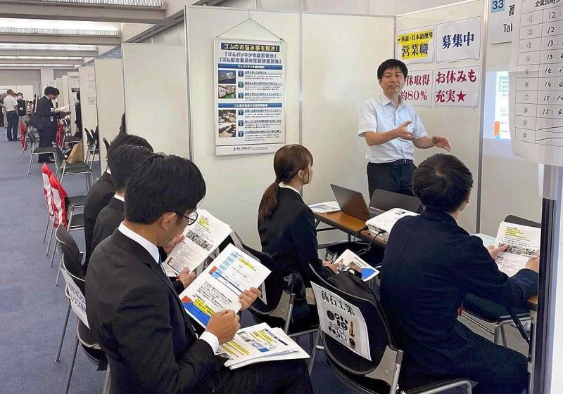 Japanese Companies Increase Efforts to Hire Foreign Students