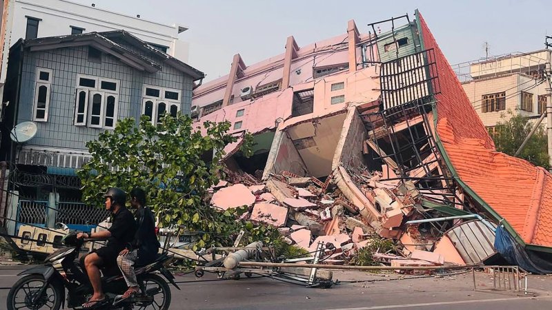 Myanmar quake : 1600 killed, Hundreds trapped under rubble