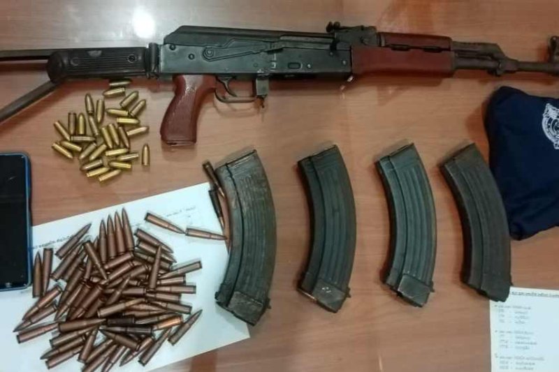 Cricket coach in Wattala school nabbed with illegal weapons