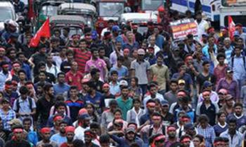 Heavy Traffic in Colombo due to University Students Protest