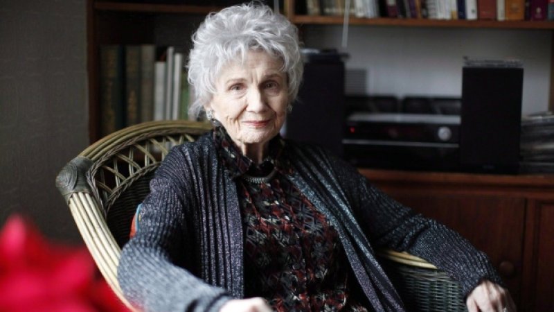 Canadian writer &amp; Nobel prize winner Alice Munro dies at 92