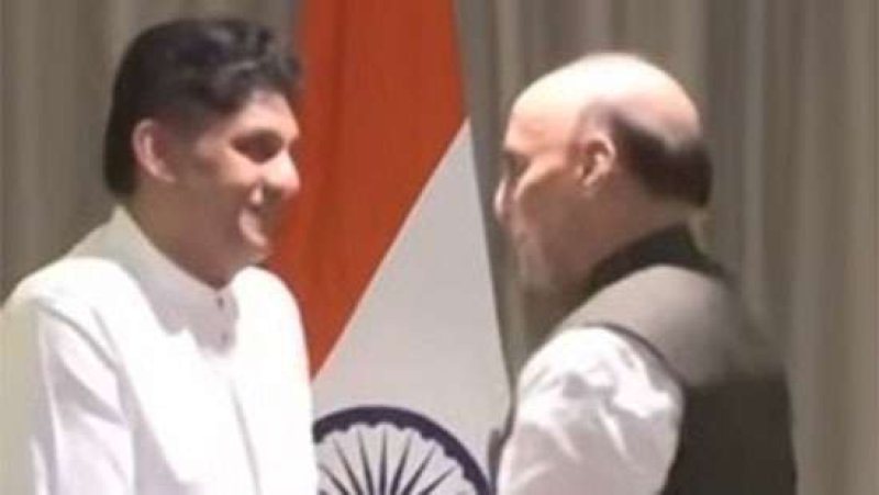 Indian Defence Minister meets Sajith Premadasa 