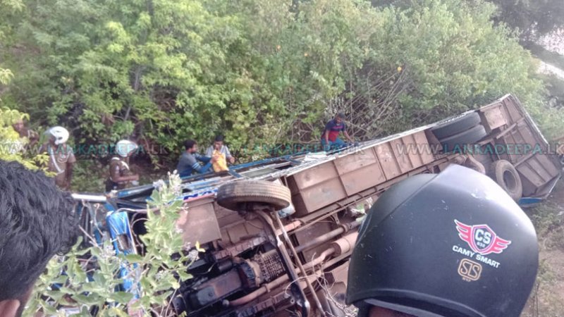 52 passengers  injured after a bus accident in Muttur