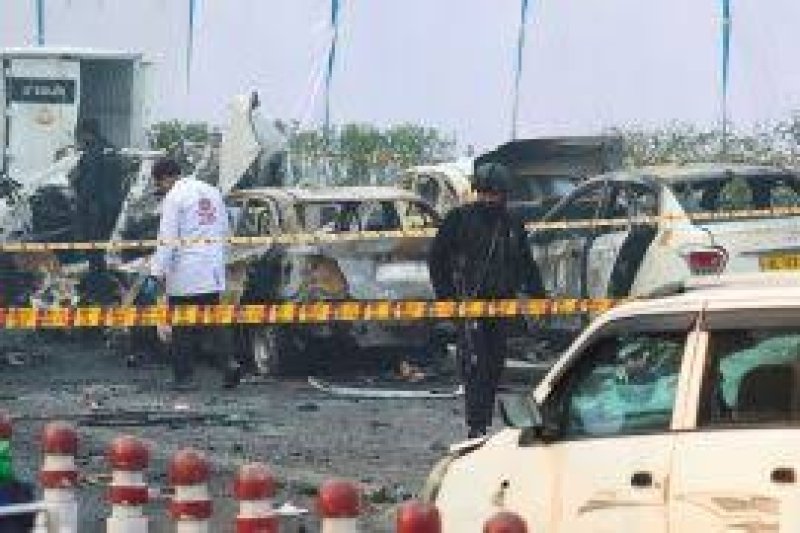 12 killed in blast outside Islamabad court in Pakistan