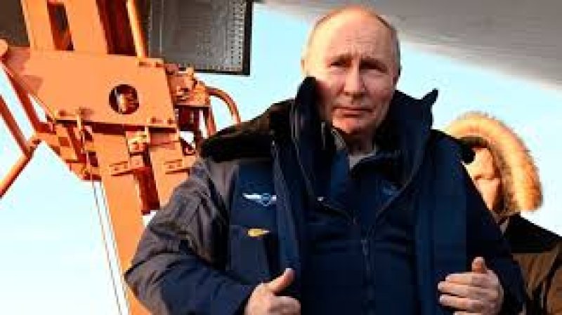 Putin takes a flight in nuclear-capable bomber