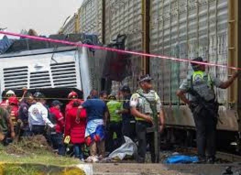 10 Killed, 61 Injured in Mexico After Train Crashes Into Bus