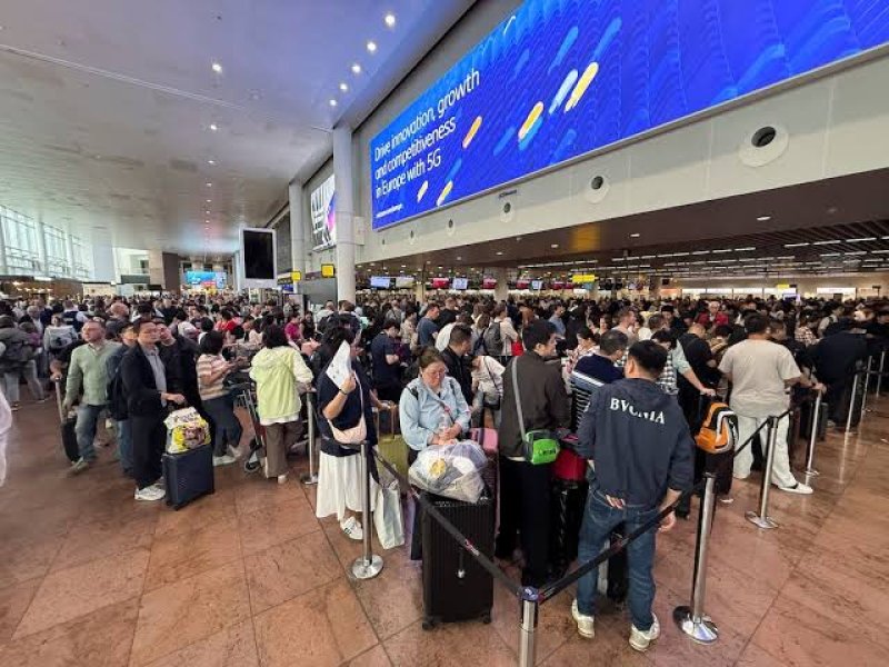 Heathrow warns of 2nd day of disruption after cyber-attack