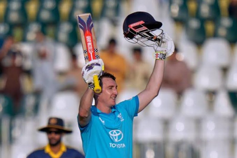 Harry double-ton smashes records to post massive target
